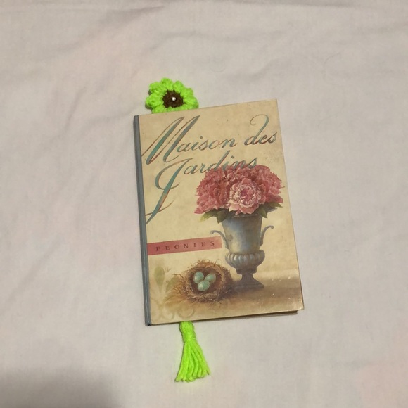 Flower Crochet Bookmark - Picture 2 of 3